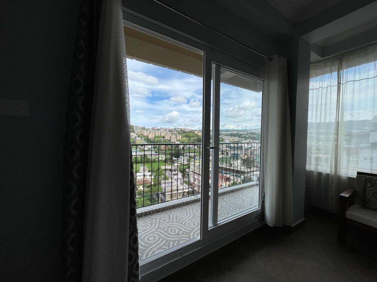 Cafe Sola Bnb Шиллонг Экстерьер фото
